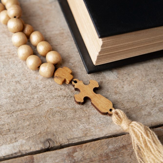 Ведущий гей-активист стал христианином